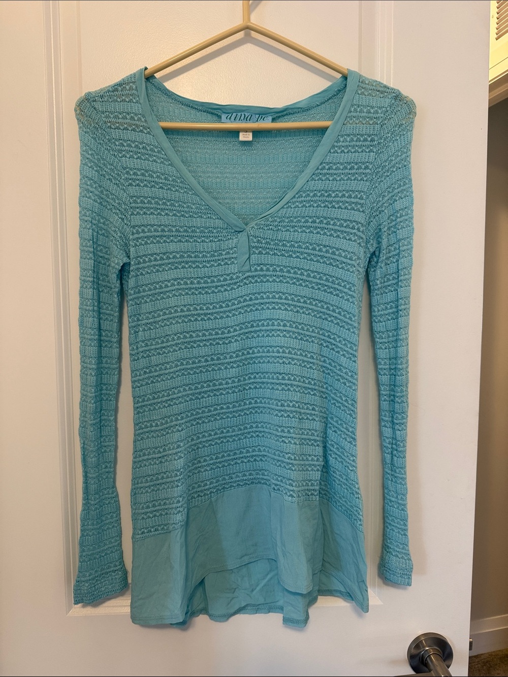 Aina be crochet Textured V-Neck Long Sleeve Top
